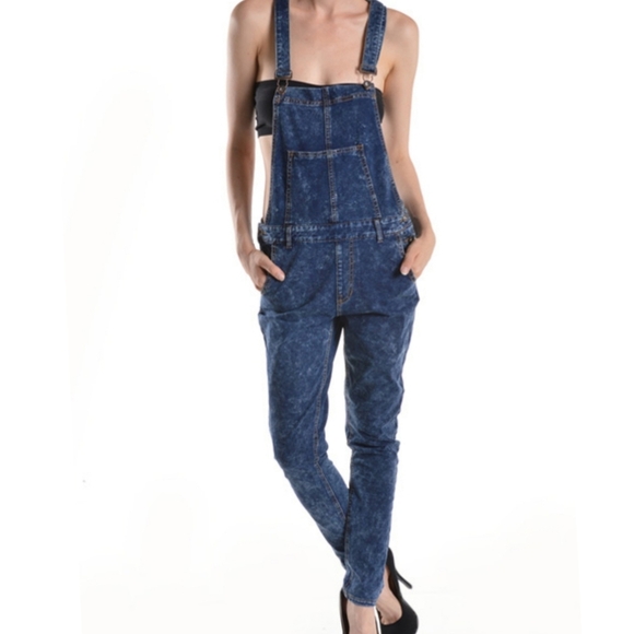 NWT Women knit denim acid wash overalls in size Small And Medium - Picture 1 of 8